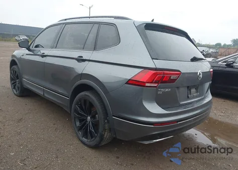 2020 Volkswagen Tiguan 2.0T Se/2.0T Se R-Line Black/2.0T Sel z USA, uszkodzony, nr VIN 3VV2B7AX4LM165513